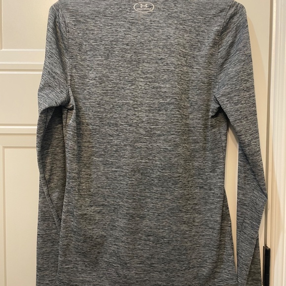 Under Armor Pull over - Picture 3 of 4